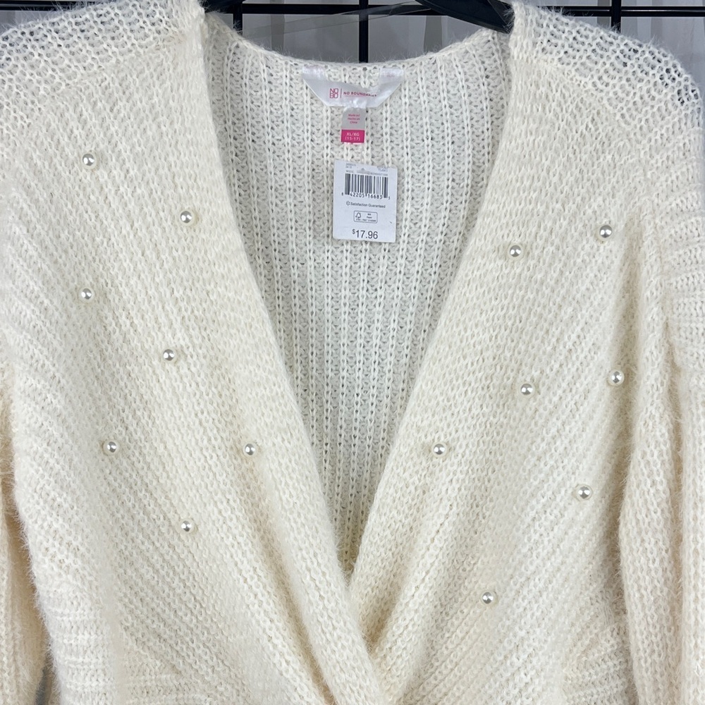 NWT No Boundaries Cream V-Neck Sweater with Pearl Accents - Picture 2 of 10